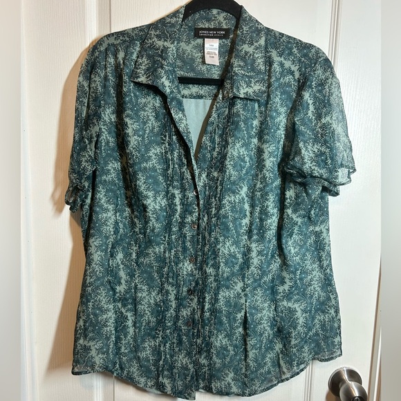 Jones New York Tops - Jones New York Green Patterned Women Top 100% Silk - Size 14W